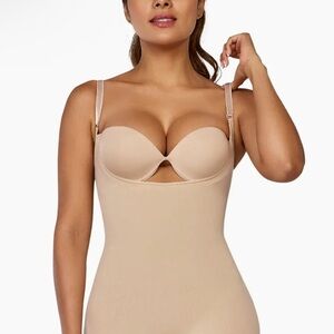 NWT Curveez Shapewear Bodysuit Second Skin Hip Hugger size M. Butt scrunch